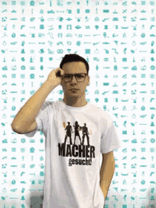 Durchblick Cleaning Glasses GIF - Durchblick Cleaning Glasses Specs GIFs
