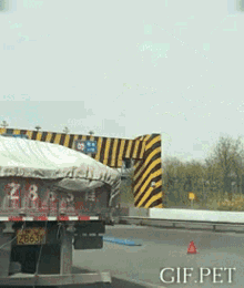 Cars Delivery GIF - Cars Delivery Crushed GIFs