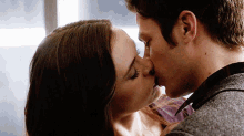 Caitlin Snow Kiss GIF - Caitlin Snow Kiss Barry Allen GIFs