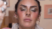 Finalizando A Maquiagem Karen Bachini GIF - Finalizando A Maquiagem Karen Bachini Makeup GIFs