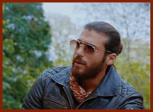 erkenci kus can yaman can divit pointing there