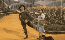 страшила элли танцует страна оз GIF - Scarecrow Dancing Wizard Of Oz GIFs