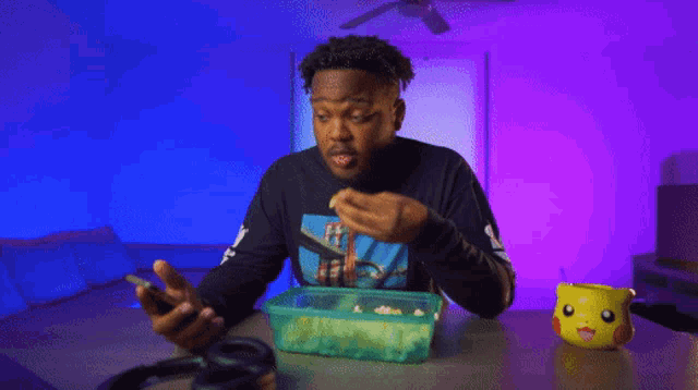 Caleb Sama Eating Popcorn GIF - Caleb Sama Eating Popcorn GIFs
