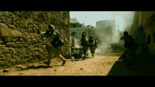 Black Hawk Down Soldier GIF - Black Hawk Down Soldier Rescue GIFs