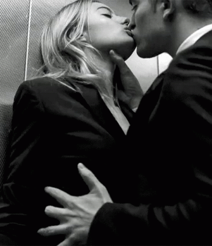 elevator-kiss.gif