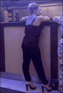 Heels Trying To Be Classy GIF - Heels Trying To Be Classy Broken Ankles GIFs