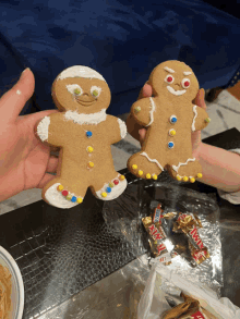 Gingerbread Man GIF - Gingerbread Man Friends GIFs