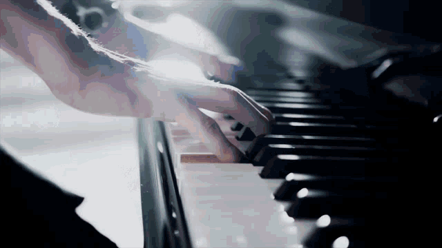 Falilv Minami GIF - Falilv Minami Piano - Discover & Share GIFs