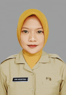 a woman with the name dwi agustina on her shirt