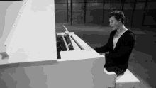 Shawn Mendes Mikey Mim GIF - Shawn Mendes Mikey Mim Piano GIFs