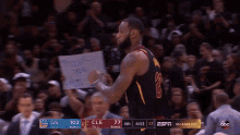 a basketball game is being played between the gs and the cle