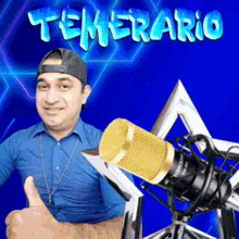 a man is giving a thumbs up in front of a microphone with the word temerario written above him
