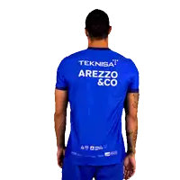 a man is wearing a blue shirt that says teknika arezzo & co minas