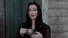 Raise Eyebrows Morticia GIF - Raise Eyebrows Morticia If You Know What I Mean GIFs