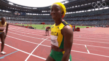 waving hand shelly ann fraser pryce jamaica team womens100m hi