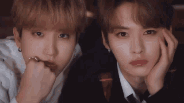 Lee Know Han GIF - Lee Know Han Minsung - Discover & Share GIFs