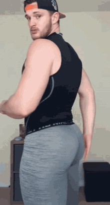 Hunk Butt Jiggle GIF - Hunk Butt Jiggle Sexy Man GIFs