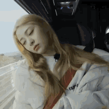 Yunjin Sleeping GIF - Yunjin Sleeping Le Sserafim GIFs