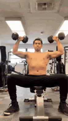Yoshi Sudarso Work Out GIF - Yoshi Sudarso Work Out Biceps GIFs