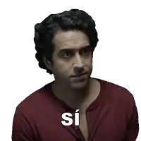 a man wearing a red shirt has the word si written on his chest