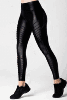 Chic Athleisure Outfits Booty Effect Leggings GIF - Chic Athleisure Outfits Booty Effect Leggings GIFs