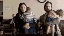 Raise Hand Solemnly Swear GIF - Raise Hand Solemnly Swear This Is Us GIFs