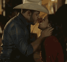Beso Romántico GIF - Beso Romántico Beso En La Mejilla GIFs