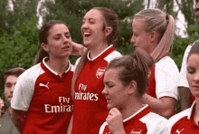 Danielle Van De Donk Arsenal GIF - Danielle Van De Donk Arsenal Ear Pull GIFs