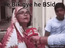 a woman is talking into a microphone with the words ye bik gye he bsides on the bottom