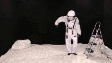 Sml Astronaut GIF - Sml Astronaut Dancing GIFs