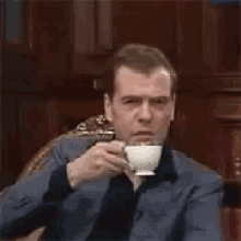 медведев россия чай пью чай чаепитие GIF - Medvedev Russia Tea GIFs