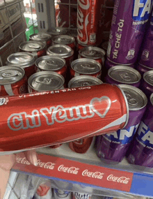 a person is holding a can of coca cola that says chi yeu