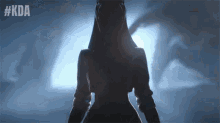 Tails Out Evelynn GIF - Tails Out Evelynn Madison Beer GIFs