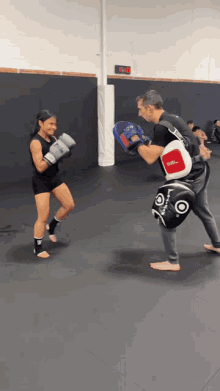 Women Martial Arts GIF - Women Martial Arts Muay Thai GIFs