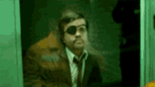 Peter Dinklage Flipping The Bird GIF - Peter Dinklage Flipping The Bird Middle Finger GIFs