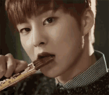 xiumin biting eating chocolate crunky