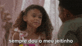 a little girl talking to a man with the words sempre dou o meu jeitinho written below her
