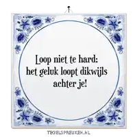 a blue and white tile with the words loop niet te hard