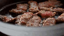 Rund GIF - Rund Vlees Eten GIFs