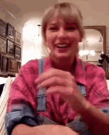 Taylor Swift Laughing GIF - Taylor Swift Laughing Smiling GIFs