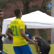 Correndo De Costas Cbf GIF - Correndo De Costas Cbf Confederacao Brasileira De Futebol GIFs