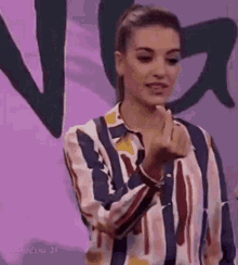Ana Guerra Finger Hearts GIF - Ana Guerra Finger Hearts Confused GIFs
