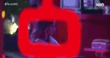 a woman is sitting in front of a green circle that says rede bbb on it