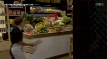 Comprando En El Supermercado Paola Pareto GIF - Comprando En El Supermercado Paola Pareto Master Chef Argentina GIFs