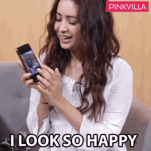 I Look So Happy Asha Negi GIF - I Look So Happy Asha Negi Pinkvilla GIFs