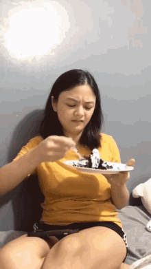 Kumakain Ng Cake Dane Manalad GIF - Kumakain Ng Cake Dane Manalad Hindi Naman Masarap To GIFs