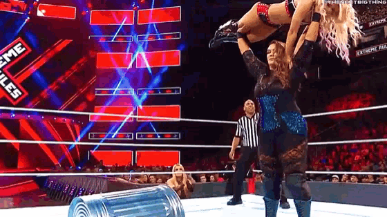 kaste kravle Indføre Nia Jax Alexa Bliss GIF - Nia Jax Alexa Bliss WWE - Discover & Share GIFs