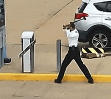 Legacy Airlines United Pilot Axe GIF - Legacy Airlines United Pilot Axe Axe GIFs