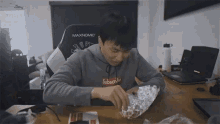 Unwrapping Foil GIF - Unwrapping Foil Eating Time GIFs