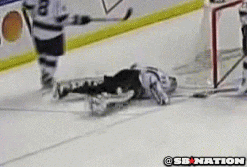 Relive NHL goalie's impossible-seeming goal from 13 years ago (GIF)